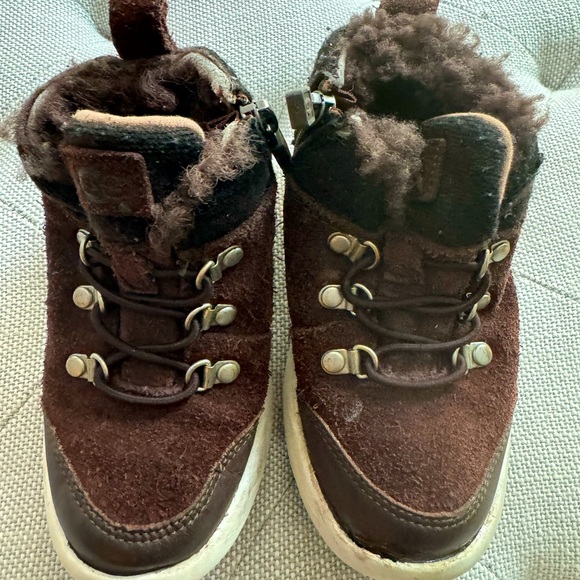 UGG boots size 9 brown boot - Picture 1 of 2